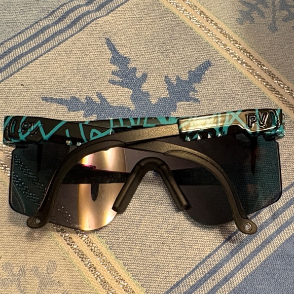 Pit Vipers Polarized Sunglasses - Picture 2 of 3